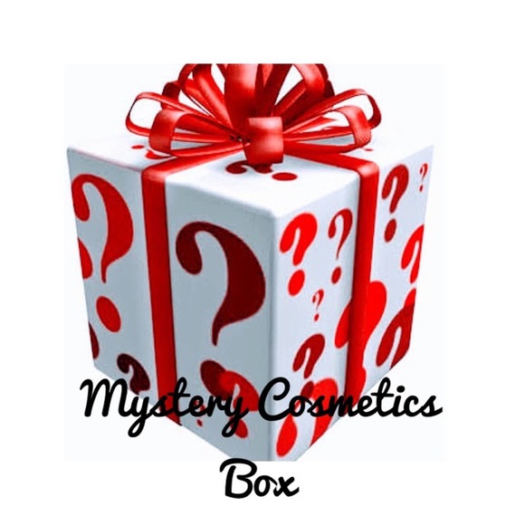The Frugal Socialite Mystery Cosmetic Box Small (4 items) - Picture 9 of 9
